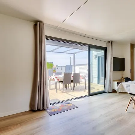 Avec Piscine, Pour 4 *