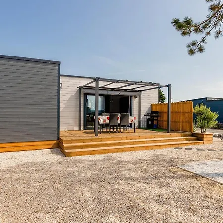 Chalet Avec Piscine, Pour 4
