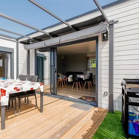 Chalet Avec Piscine, Pour 4 *