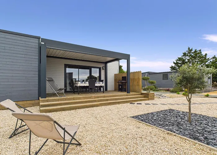 Avec Piscine, Pour 4 *